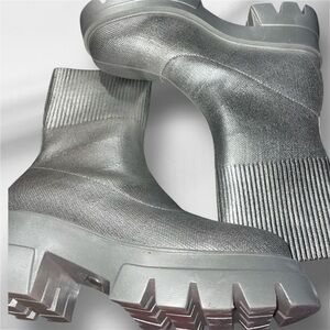 Stylish Gray Women's Boots